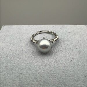 Elegant:Sterling Silver blue/gray madama Akoya pearl ring with pink luster.